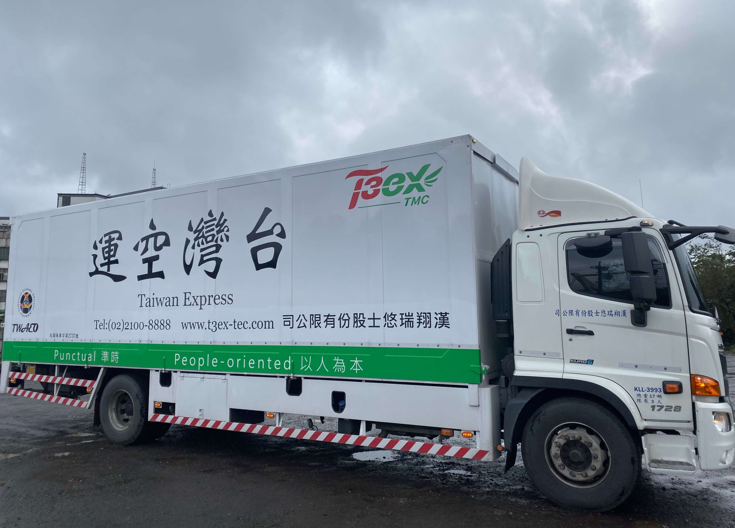 台灣空運_17噸廂型車 氣墊車