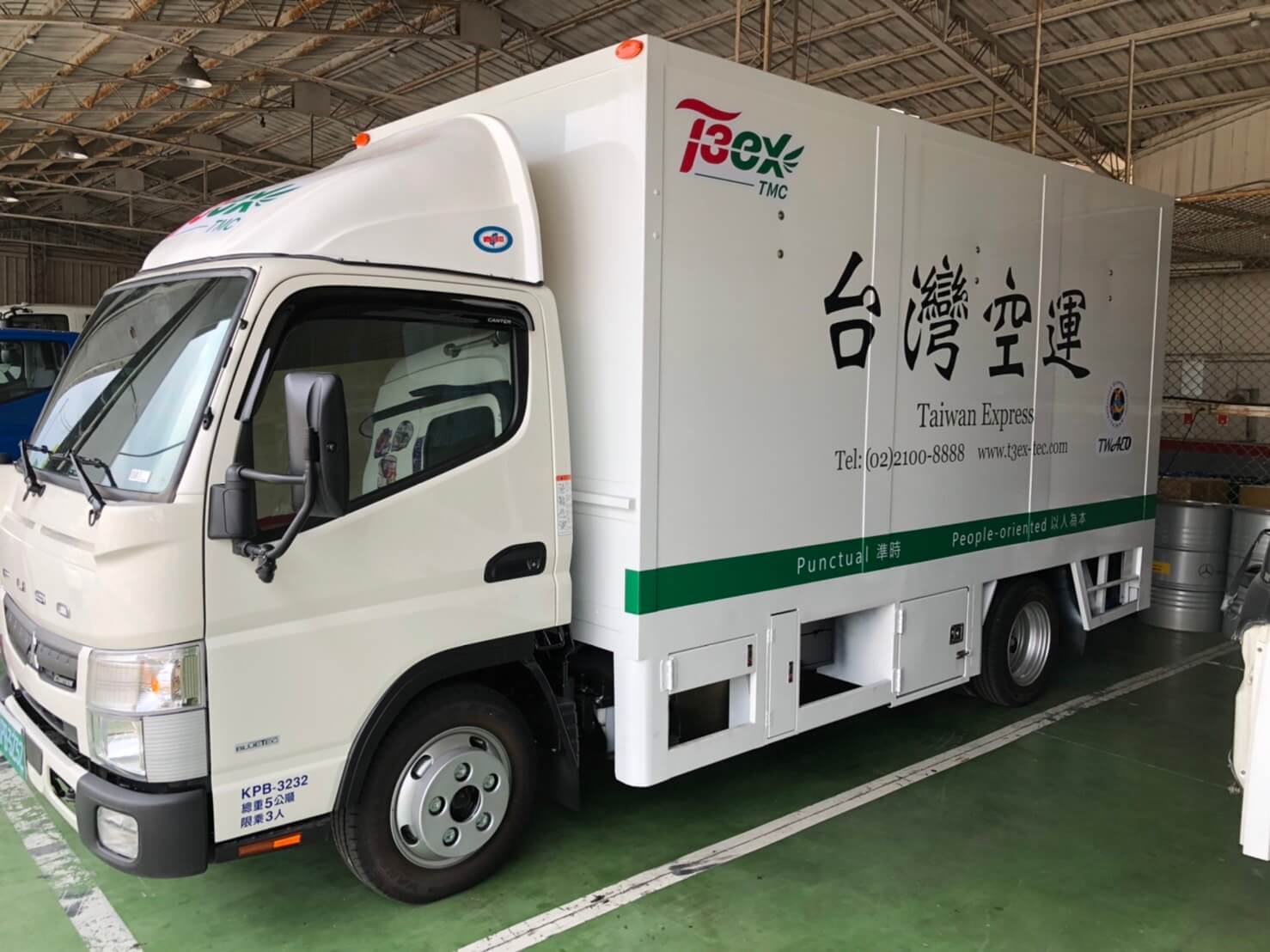 台灣空運國際物流_5噸廂型車_保稅卡車